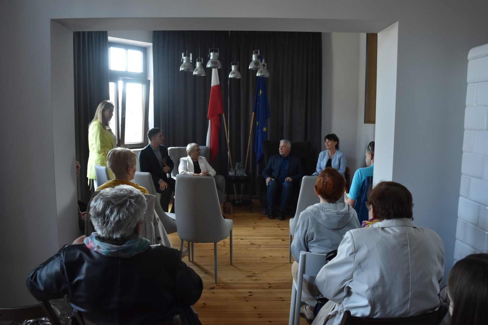 2. Uczestnicy spotkania rozmawiają o efektach członkostwa Polski w Unii Europejskiej, fot. COEK Studio