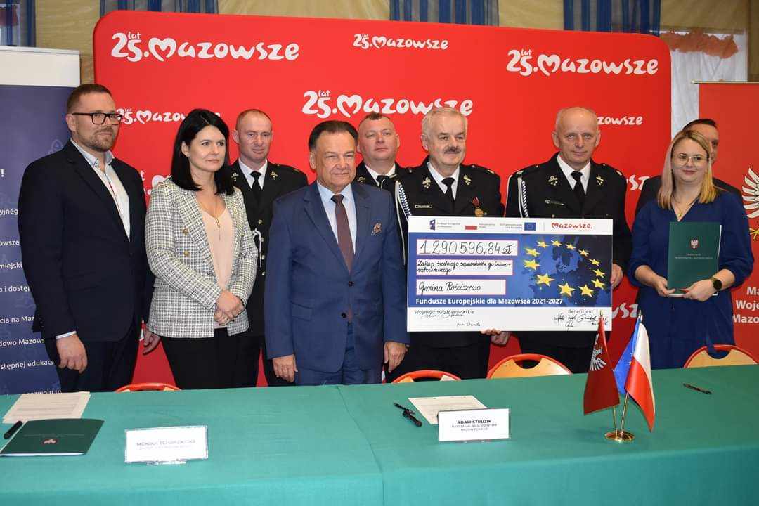 Uroczyste podpisanie umów na wsparcie OSP z powiatu sierpeckiego.