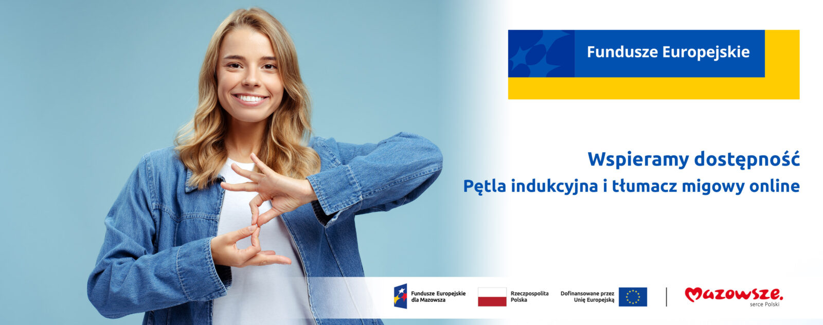 Młoda kobieta w dżinsowej kurtce pokazuje znak języka migowego „kocham cię”. Obok znajduje się napis: „Wspieramy dostępność. Pętla indukcyjna i tłumacz migowy online”. Na górze widnieje logo Funduszy Europejskich, a na dole logotypy: Fundusze Europejskie dla Mazowsza, Rzeczpospolita Polska, Unia Europejska i Mazowsze – serce Polski.